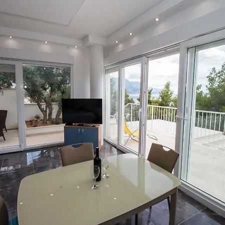 Apartmán Luxury By The Sea 2 *